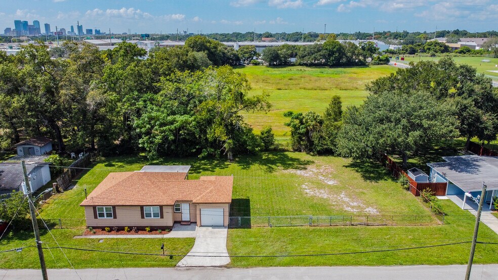 More Photos Of 2706 Stallone Dr, Tampa Office Residential For Lease