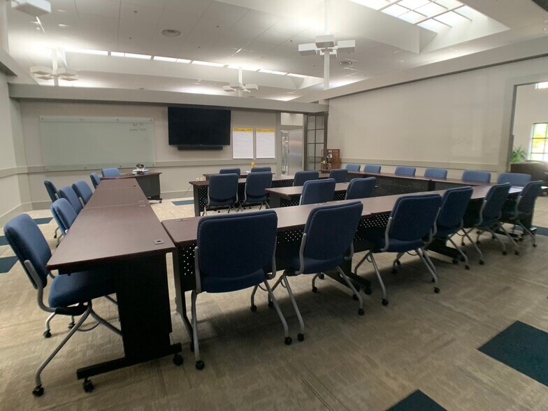 More Photos Of 1201 3rd St, Alexandria Office For Sale