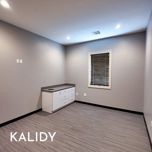 More Photos Of 2220 NW 164th St, Edmond Office For Sale