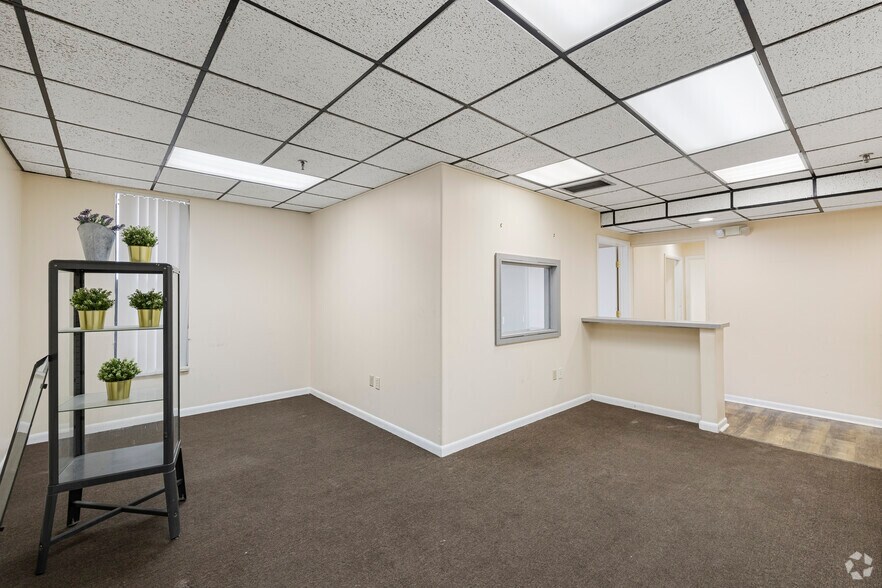 More Photos Of 2480 W 82nd St, Hialeah Warehouse For Lease