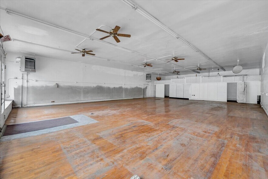 More Photos Of 2302 Melrose Ave NW, Roanoke Flex For Lease