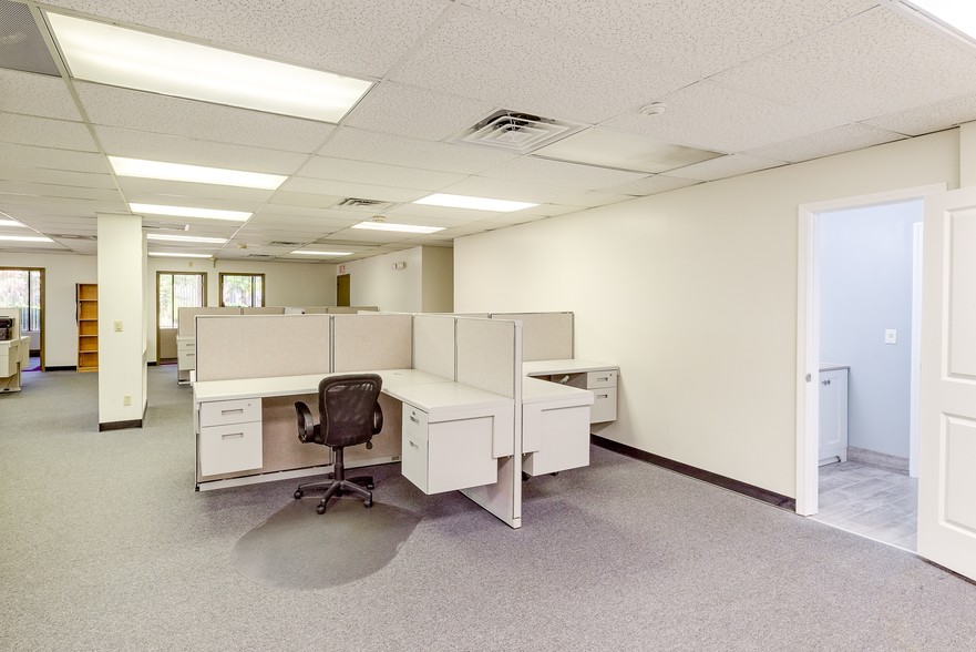More Photos Of 5018 Spring Park Rd, Jacksonville Office For Lease