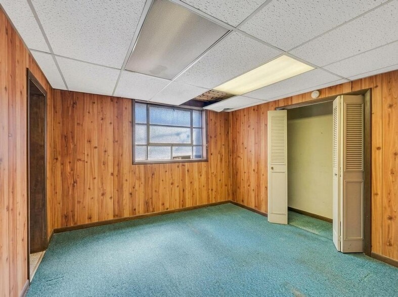 More Photos Of 1424 118th St, College Point Warehouse For Sale