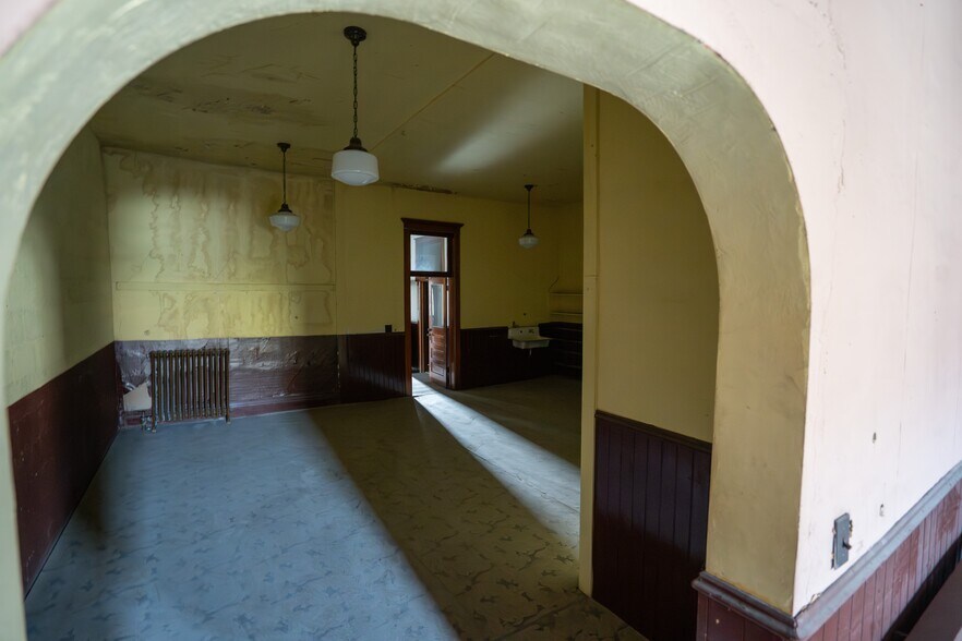 More Photos Of 433 Main St, Frankfort General Retail For Sale