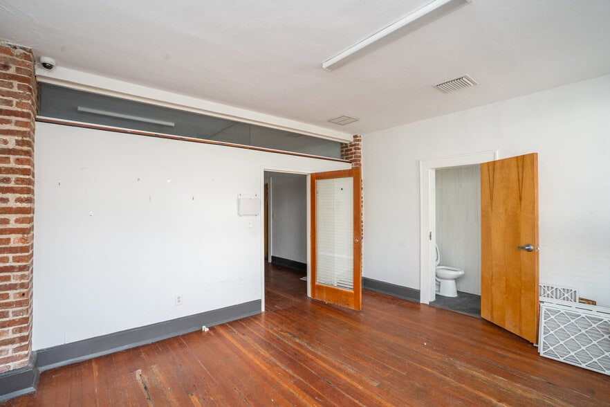 More Photos Of 1126 Central Ave, Saint Petersburg Loft Creative Space For Lease