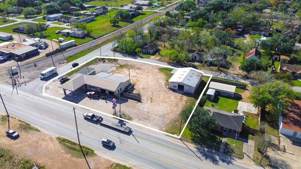 More Photos Of 917 E Main St, Eagle Lake Service Station For Sale