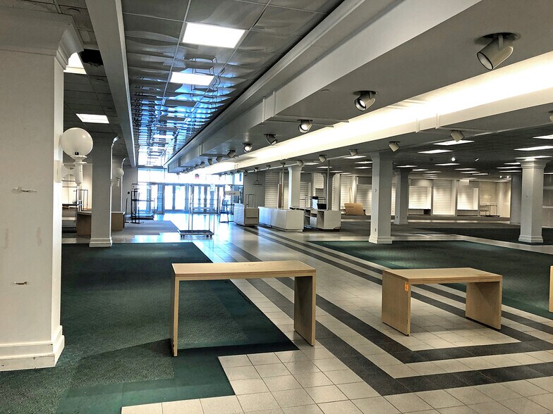 More Photos Of 706 Kirkwood Mall, Bismarck General Retail For Lease