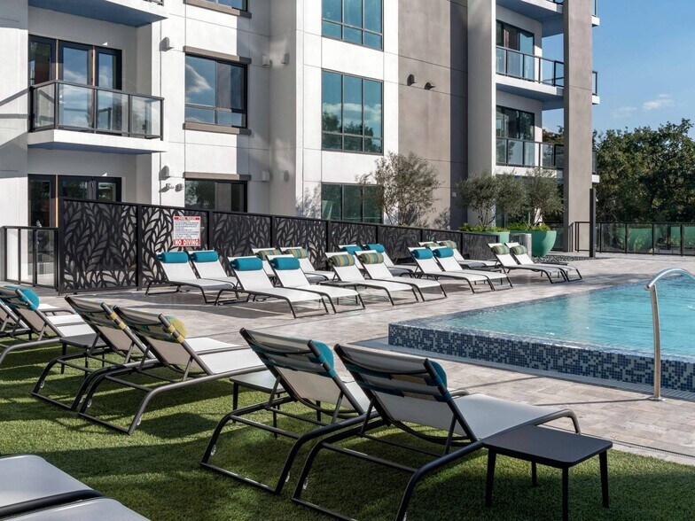 More Photos Of 295 NE Ivanhoe Blvd, Orlando Apartments For Lease