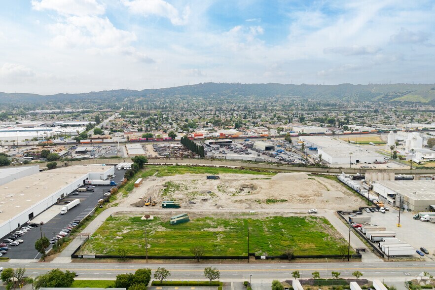 More Photos Of 15010 Don Julian Rd, City Of Industry Manufacturing For Lease