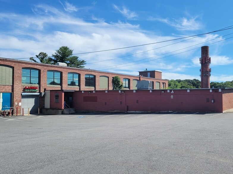 More Photos Of 100 Pleasant St, Dracut Self Storage For Lease