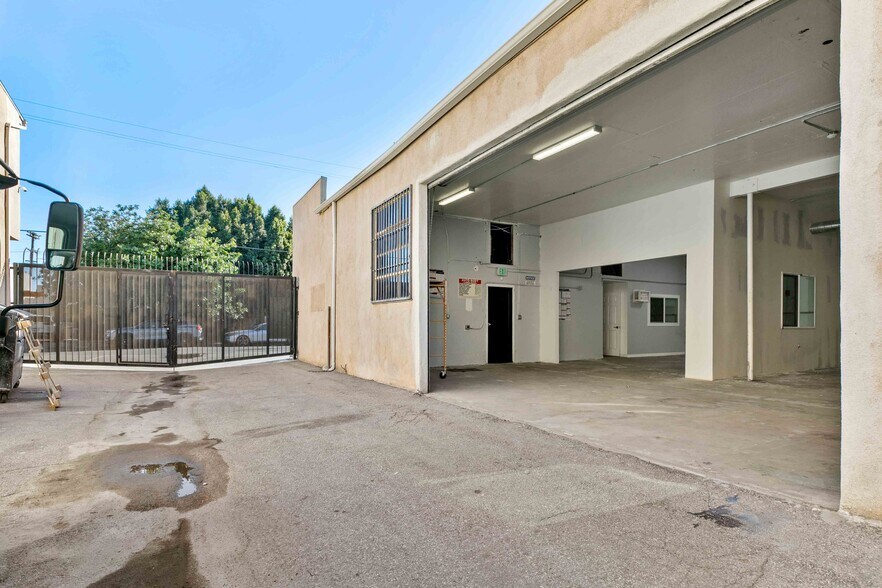 More Photos Of 11285 Goss St, Sun Valley Warehouse For Sale