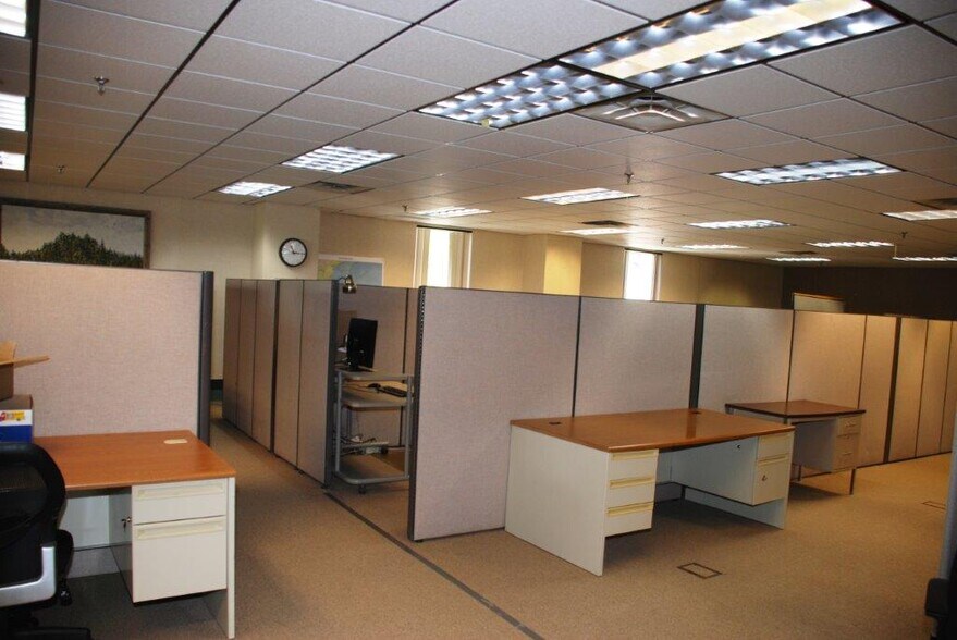 More Photos Of 136 Center St, Old Town Office For Sale