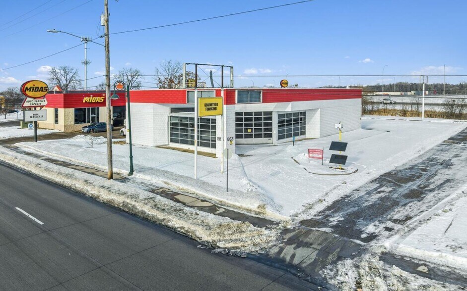 More Photos Of 1955 County Road D E, Maplewood Auto Repair For Sale