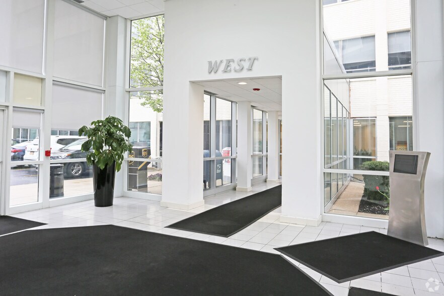 Primary Photo Of 100 Merrick Rd, Rockville Centre Office For Lease