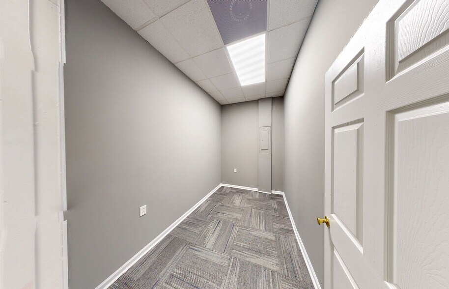 More Photos Of 116 3rd Ave, Radford Office For Lease