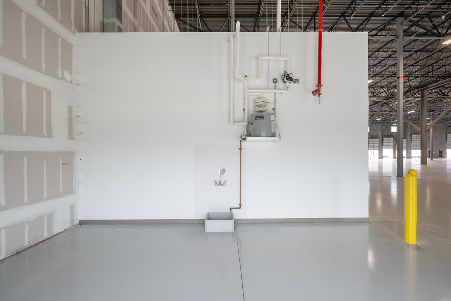 More Photos Of 2280 Lane Ave N, Jacksonville Unknown For Lease