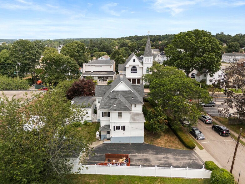 More Photos Of 32 E Main St, Mystic Office For Sale