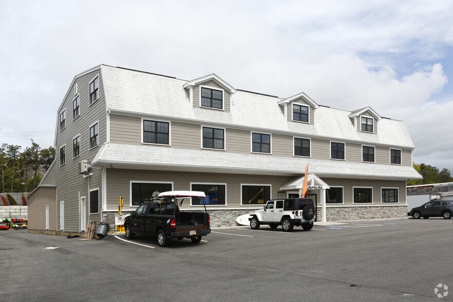 More Photos Of 802 Macarthur Blvd, Pocasset General Retail For Lease