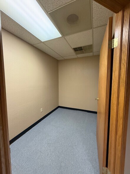 More Photos Of 2312 S Meridian St, Wichita Unknown For Lease