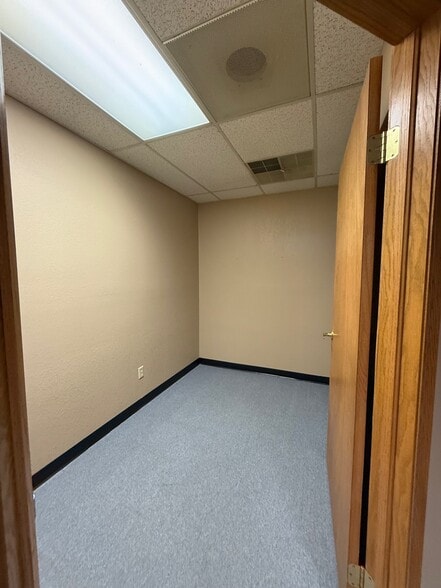 More Photos Of 2312 W Pawnee St, Wichita Unknown For Lease