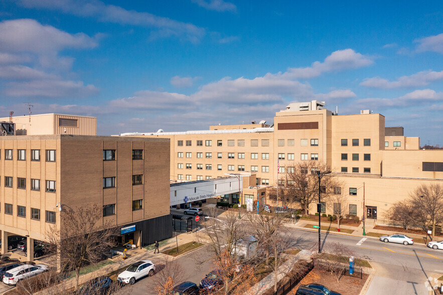 Primary Photo Of 2301-2315 E 93rd St, Chicago Medical For Lease