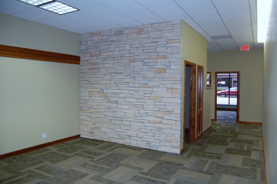 More Photos Of 222 E Main St, Belleville Office For Lease