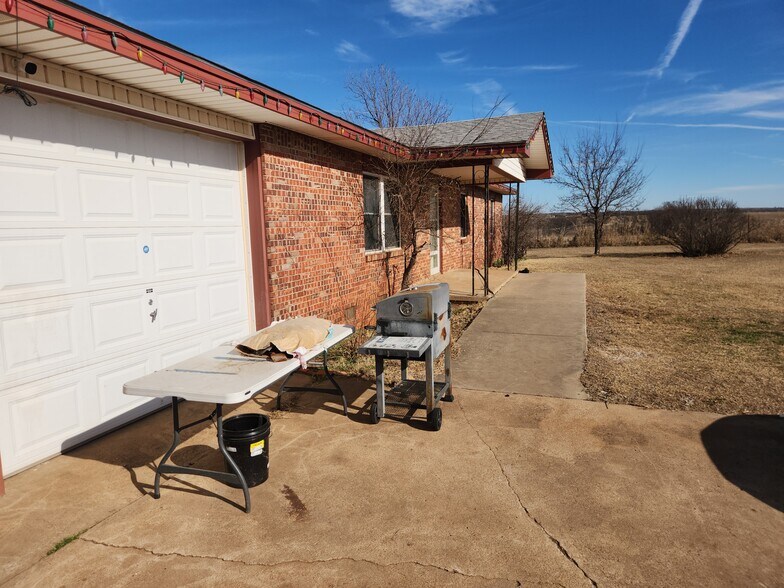 More Photos Of 20868 NE Townley Rd, Marlow Industrial For Sale