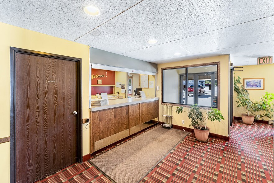 More Photos Of 642 12th St W, Dickinson Hotel For Sale