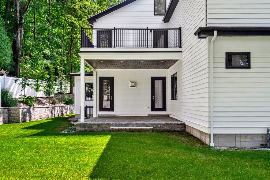 More Photos Of 678 Dedham St, Newton Specialty For Sale