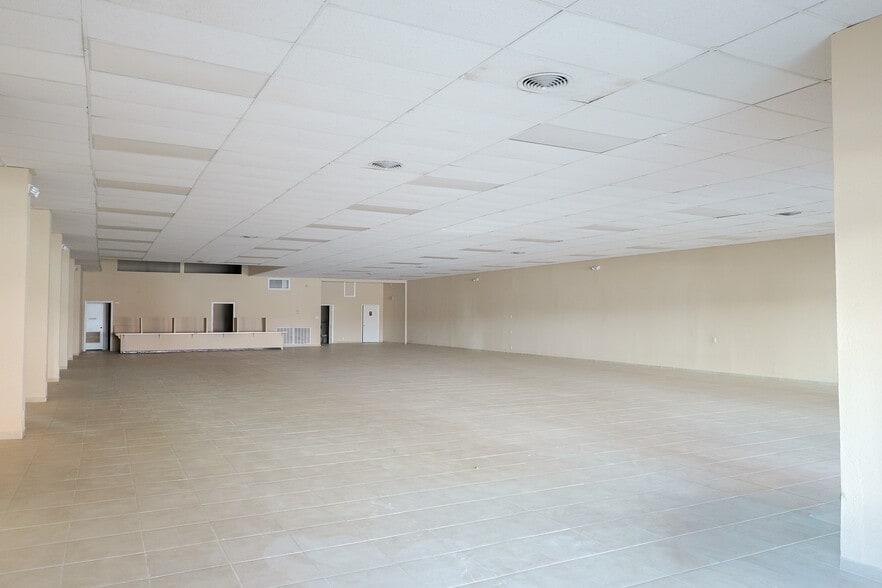 More Photos Of 922 N Conway Ave, Mission Storefront For Lease