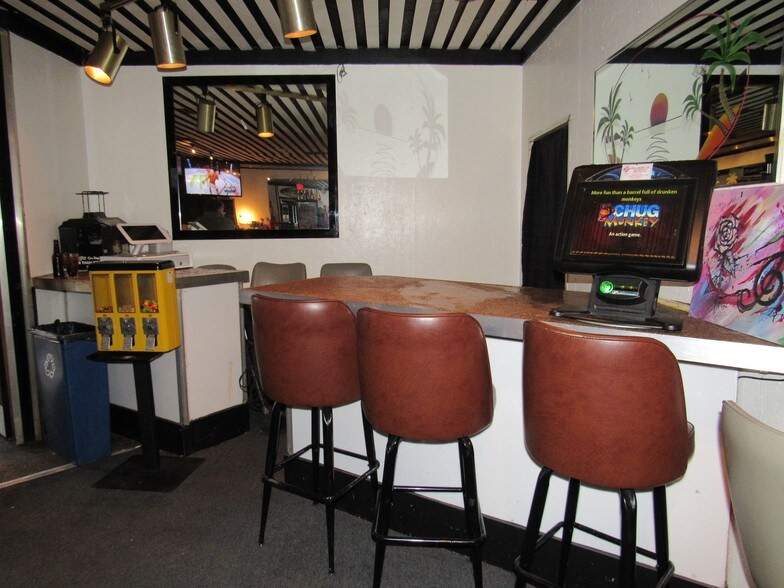 More Photos Of 451 N Main St, Akron Freestanding For Sale