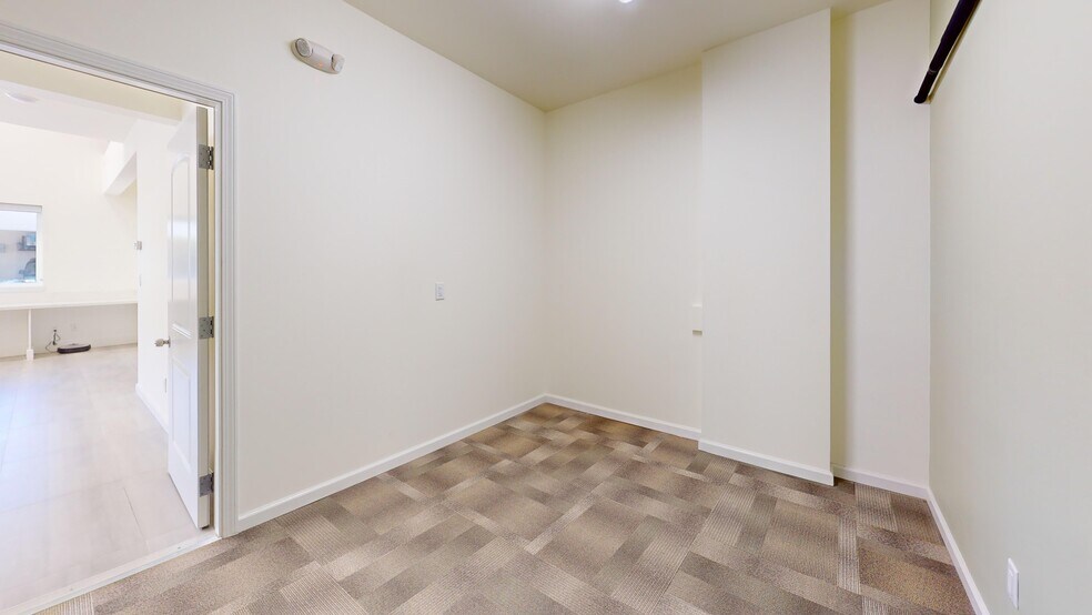 More Photos Of 524 Mokauea St, Honolulu Warehouse For Lease