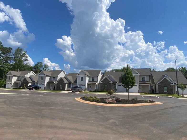 More Photos Of 106 Airport Rd NE, Milledgeville Apartments For Sale