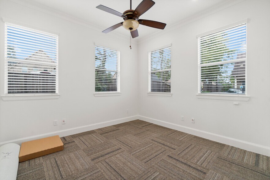 More Photos Of 25511 Budde Rd, The Woodlands Office For Sale