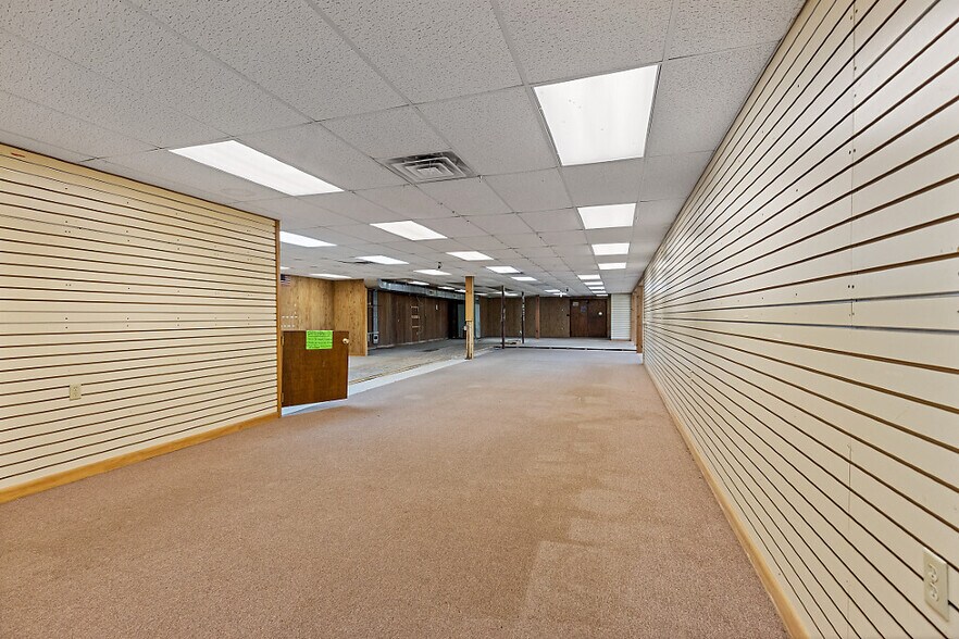 More Photos Of 53 Neck Rd, Benton General Retail For Sale