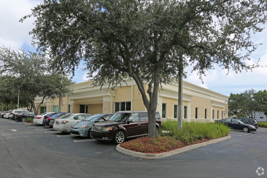 More Photos Of 3222 Commerce Pl, West Palm Beach Medical For Lease