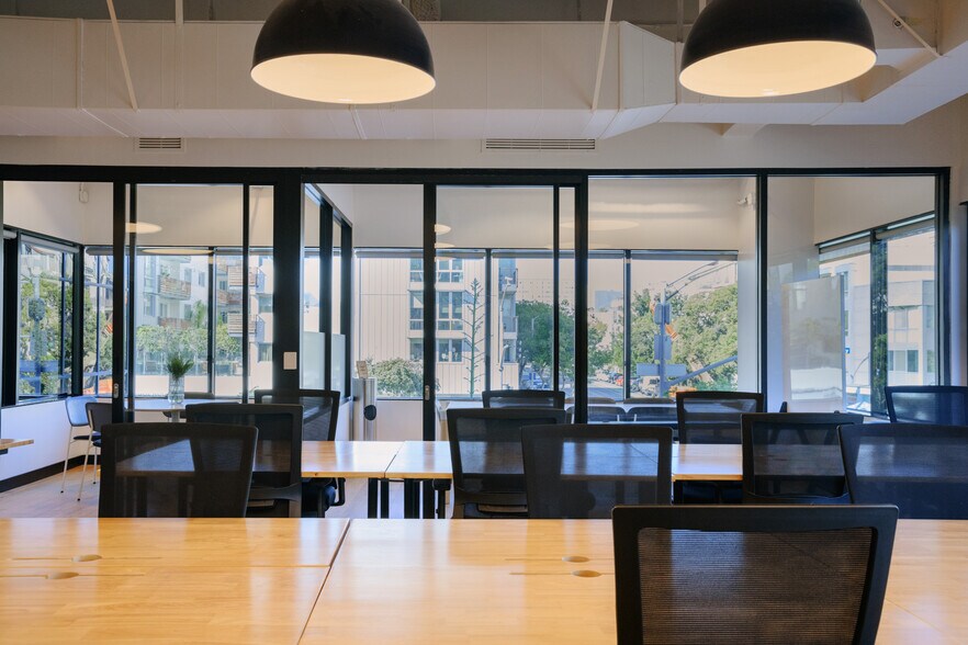 More Photos Of 520 Broadway, Santa Monica Office For Lease