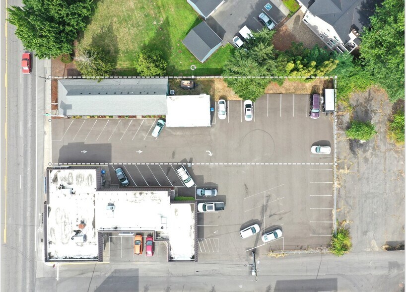 More Photos Of 12700 SW Pacific Hwy, Tigard Light Distribution For Sale