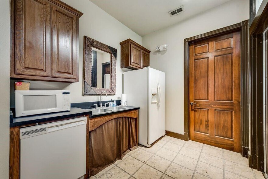 More Photos Of 114 E Main St, Waxahachie Office For Lease