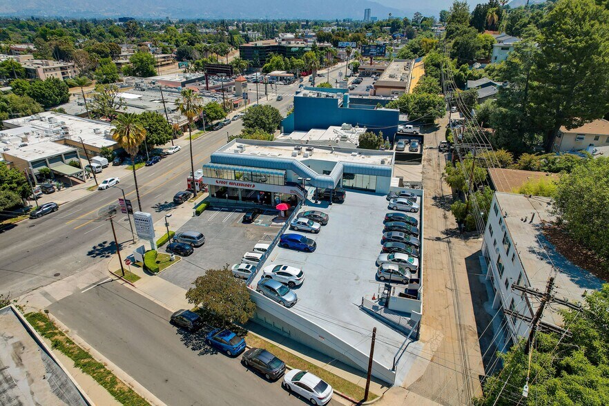 More Photos Of 11440 Ventura Blvd, Studio City Unknown For Lease