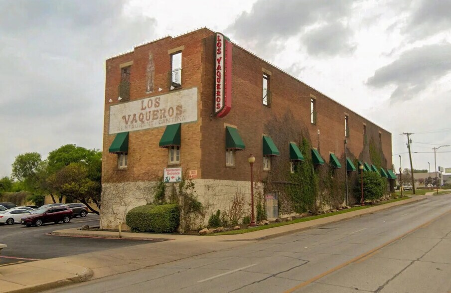 Primary Photo Of 2629 N Main St, Fort Worth Restaurant For Sale