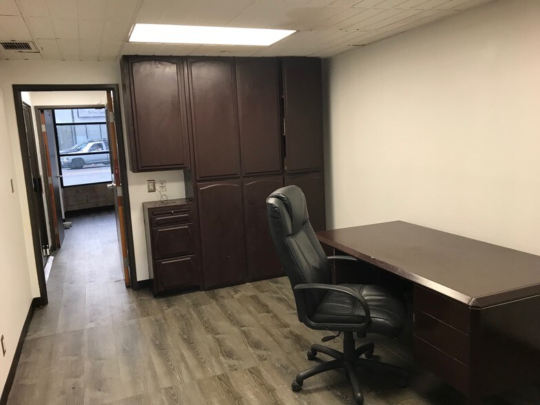 More Photos Of 1652 S La Cienega Blvd, Los Angeles Auto Repair For Sale