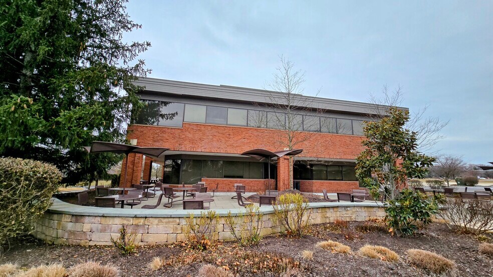 More Photos Of 255 Business Center Dr, Horsham Township Office For Lease