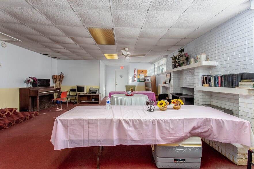 More Photos Of 1367 SW Highway 138, Riverdale Office For Sale