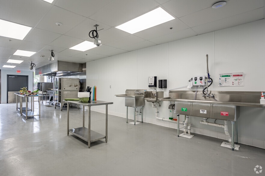 More Photos Of 1499 Regal Row, Dallas Restaurant For Lease