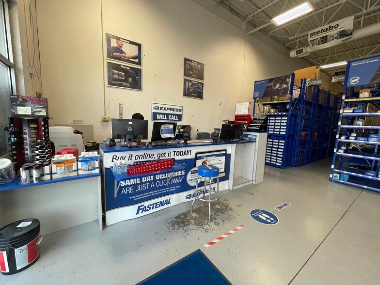 More Photos Of 1351-1355 W 800 N, Orem Showroom For Lease