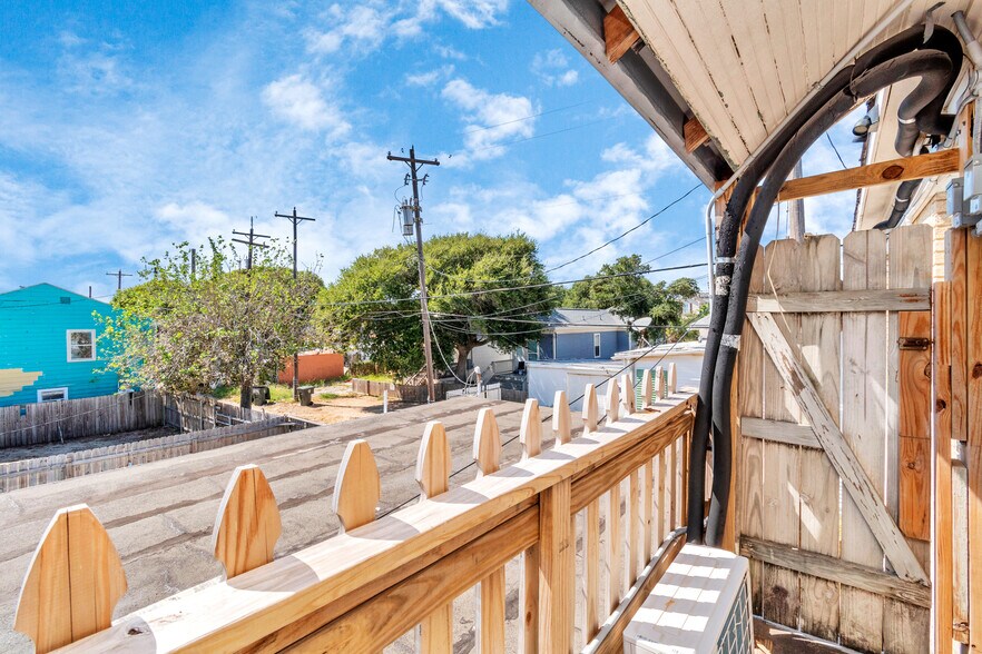 More Photos Of 915 8th St, Galveston Apartments For Sale