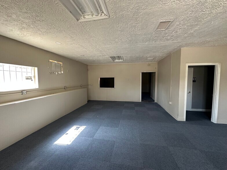 More Photos Of 9305 N Wayside Dr, Houston Office Residential For Sale