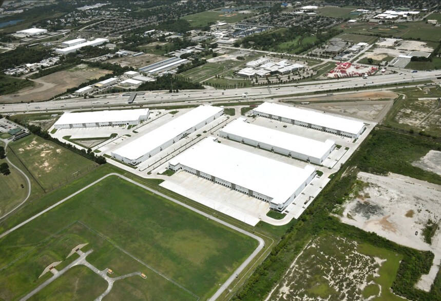 More Photos Of 5959 E Sam Houston Pky S, Houston Unknown For Lease