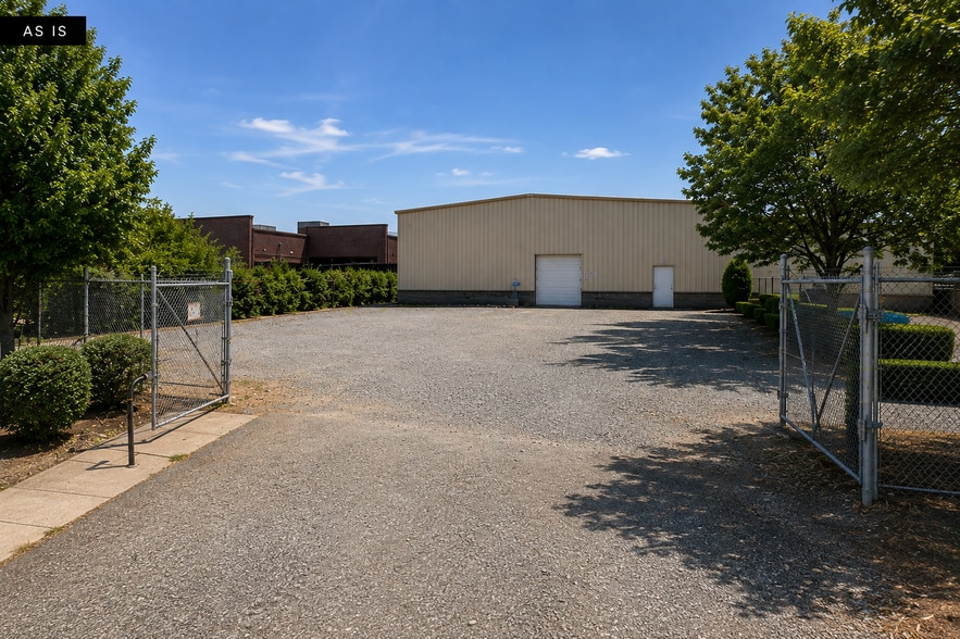 More Photos Of 624 Rountree Rd, Charlotte Light Manufacturing For Lease
